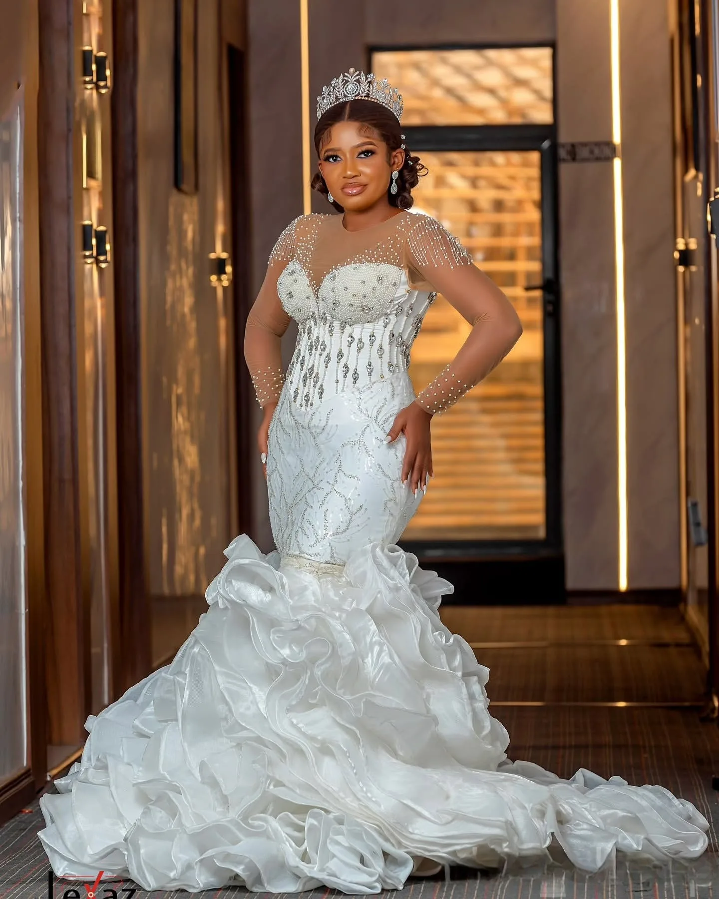 

Customized Sheer Neck Shinny Crystals Beads Bridal Gowns with Detachable Ruffles Train Long Sleeves Mermaid Wedding Gowns