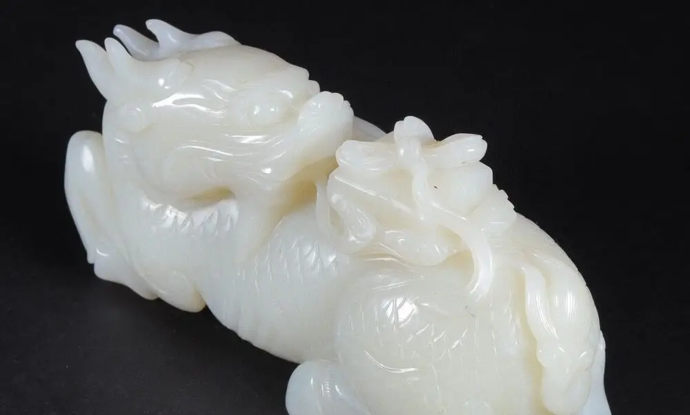 Chinese Qing Dynastie 601G 100% Natuurlijke Hotan Witte Jade Hand Gesneden Kylin Standbeeld