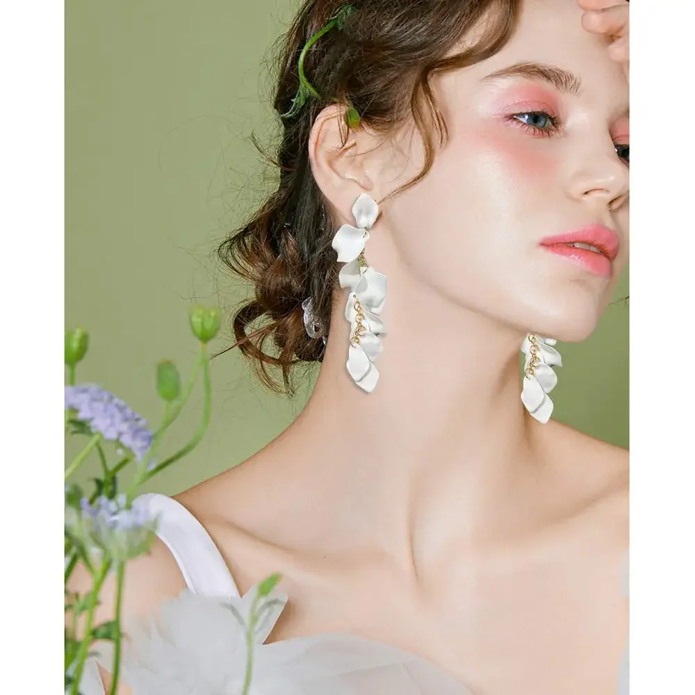 

2023 White Long Acrylic Rose Petal Earrings Dangle Exaggerated Flower Earrings Drop Floral Tassel Earrings for Women