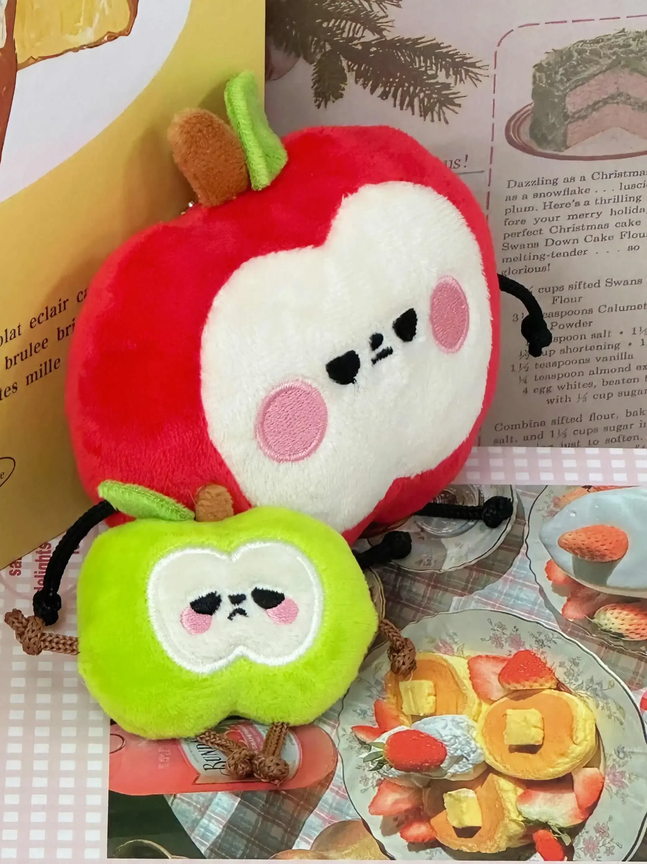 Jogo amor e espaço profundo caleb cosplay fofo maçã boneca dos desenhos animados chaveiro saco pingente brinquedo figuras kawaii adornar presente