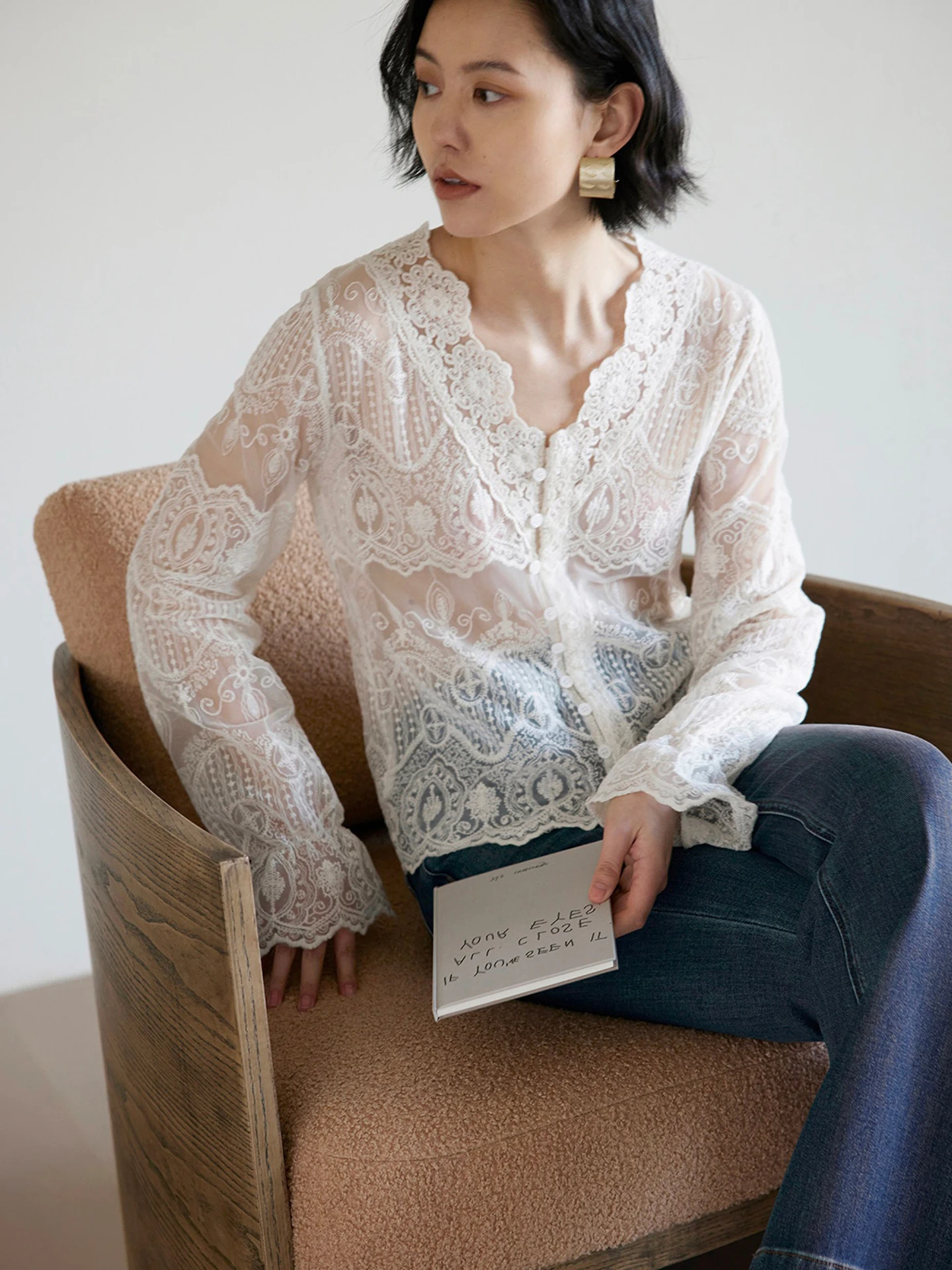 

Женская шелковая блузка свободного кроя с V-образным вырезом и кружевной отделкой, модный базовый топ с длинным рукавом для весны