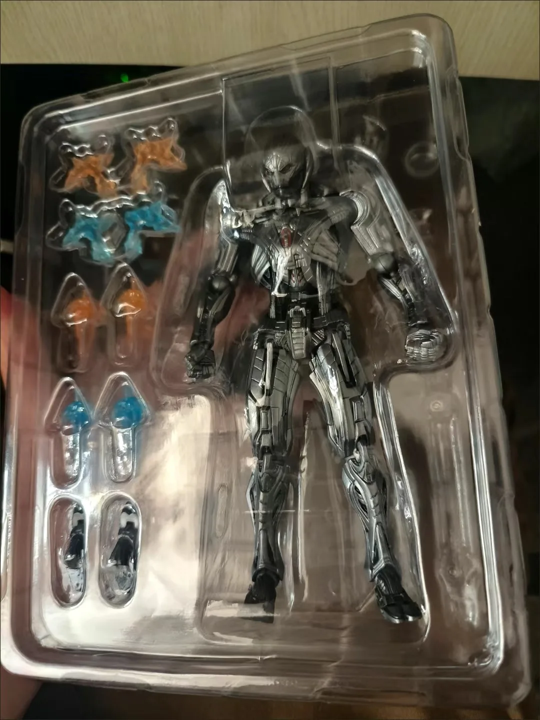 Em estoque ac fábrica ultron figura de ação kaiyodo incrível yamaguchi vingadores figuras coleção ko modelo crianças presentes aniversário brinquedos
