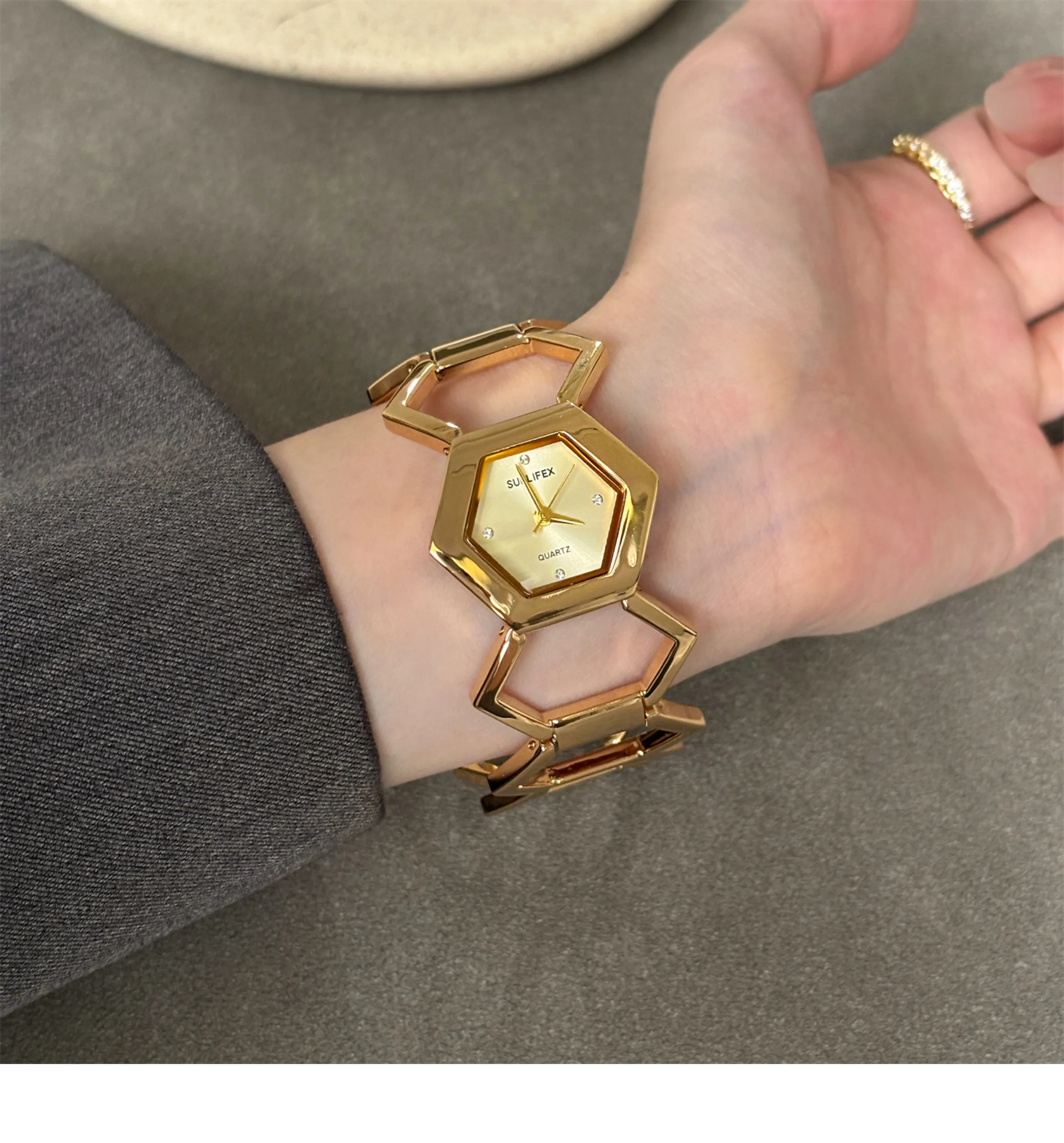 

Medieval design sense gold hexagonal watch women's light luxury retro high value quartz watch