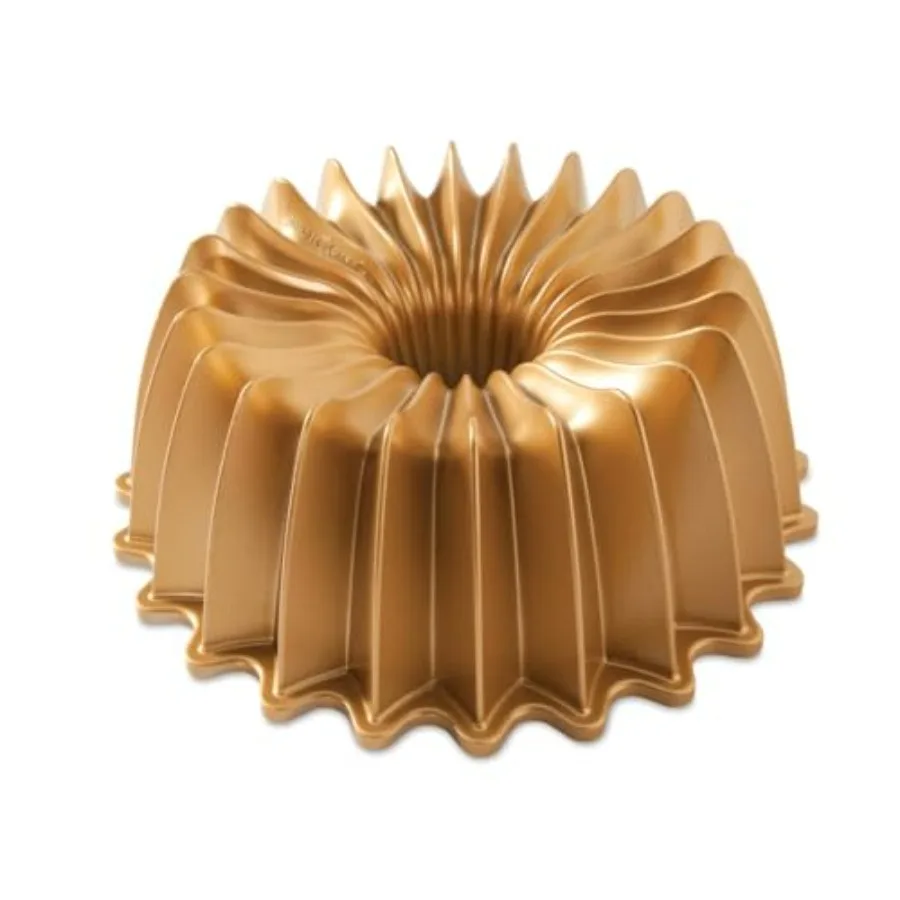 

Форма для выпечки Brilliance Bundt на 10 чашек, золотистая, с антипригарным покрытием, из алюминия, идеально подходит для выпечки тортов и маффинов, прочная и легко моется.