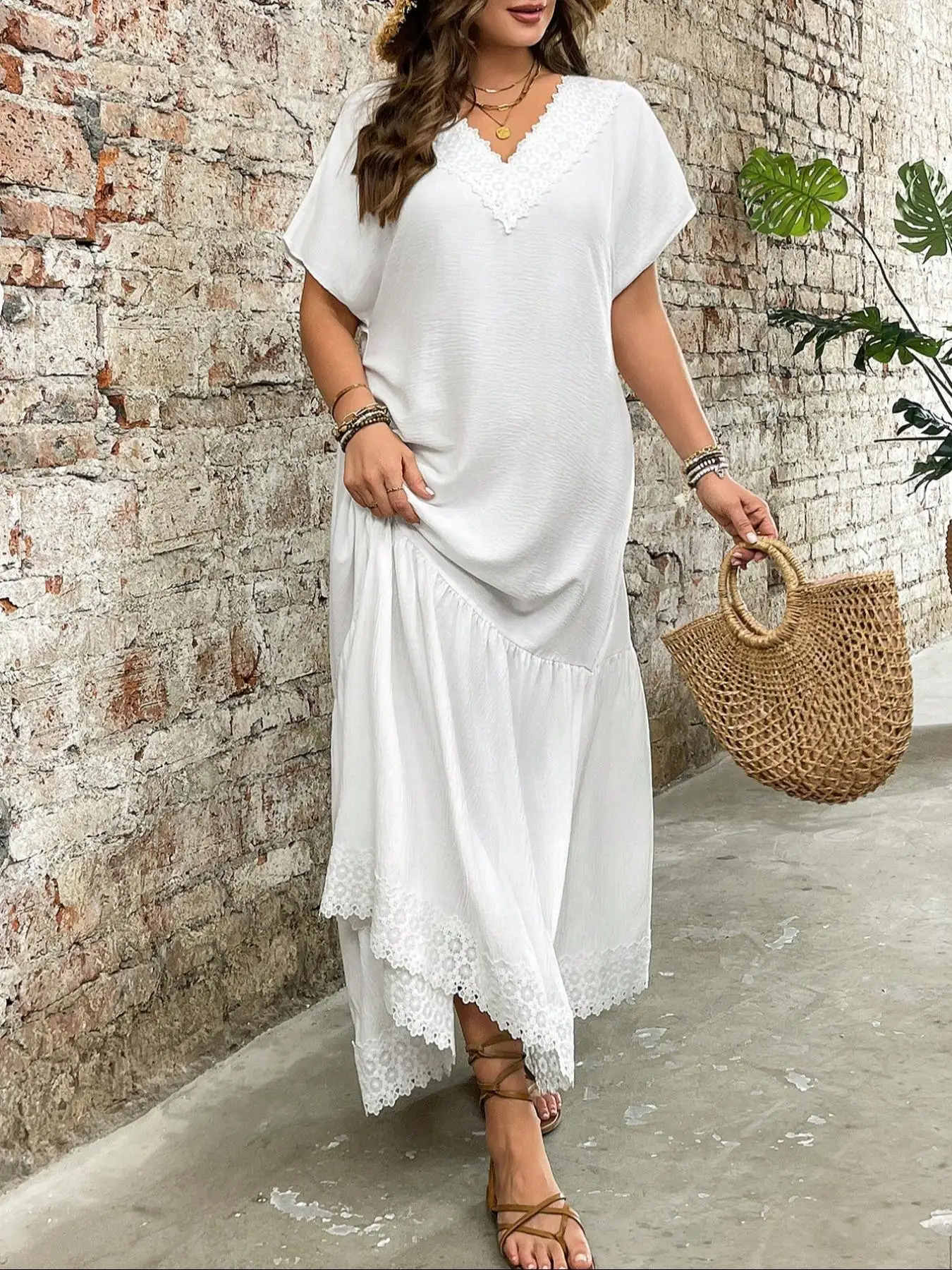 【Taille plus grande】 Robe à col en V brodée florale, robe longue décontractée à manches courtes pour les vacances, vêtements Plus pour femmes pour l'été