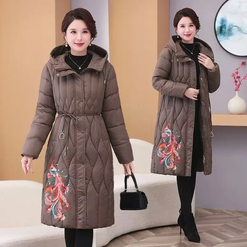 سترة شتوية بقلنسوة لعام 2025 سترة نسائية جديدة دافئة سترة عصرية من القطن للنساء معطف طويل بمزاج نحيف معطف نسائي