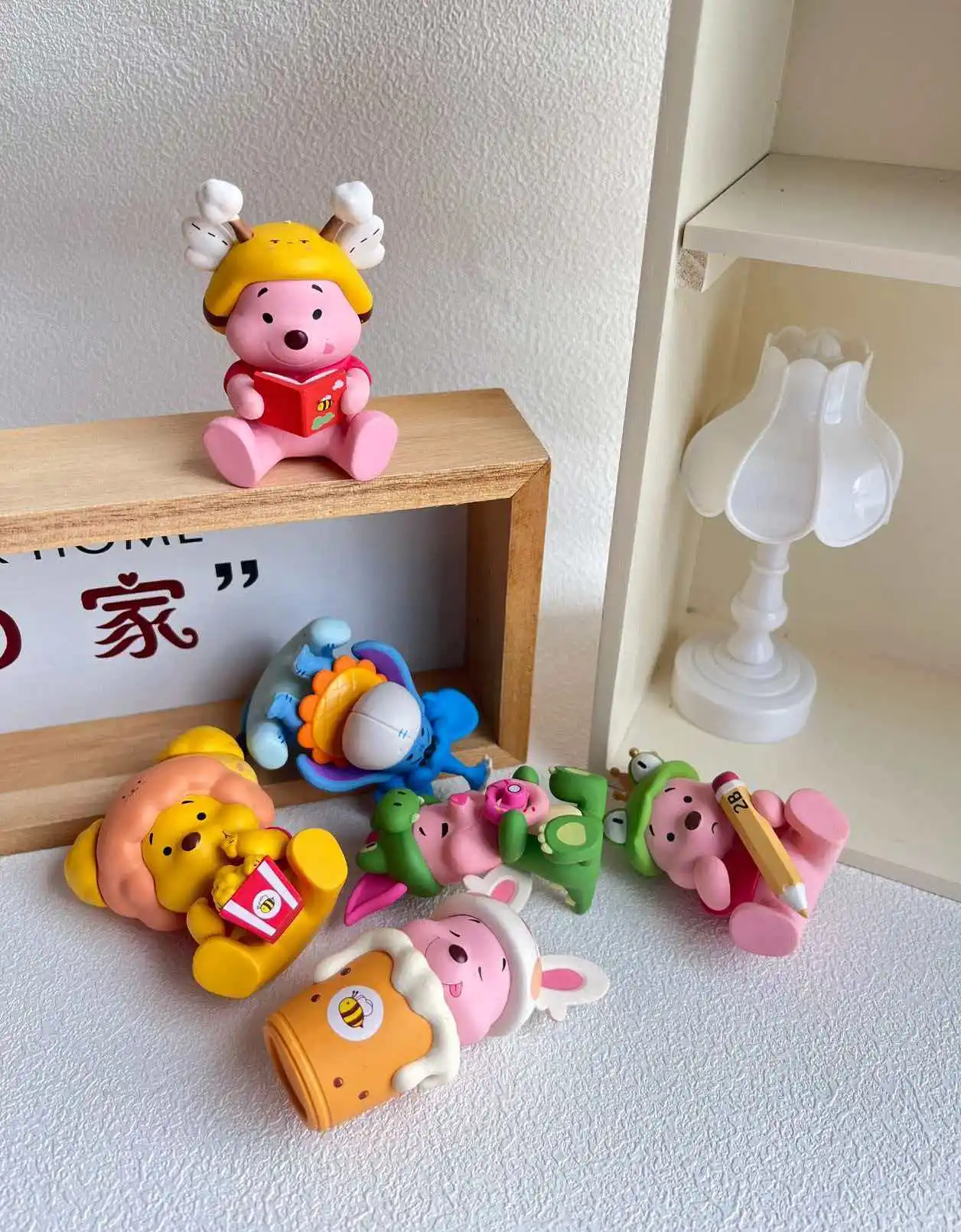 

Желтый плюшевый мишка-сюрприз в закрытой упаковке, ручной работы, в виде щенка, с медовым горшочком, мультяшная кукла-свинка, украшение для рабочего стола, праздничный подарок-сюрприз