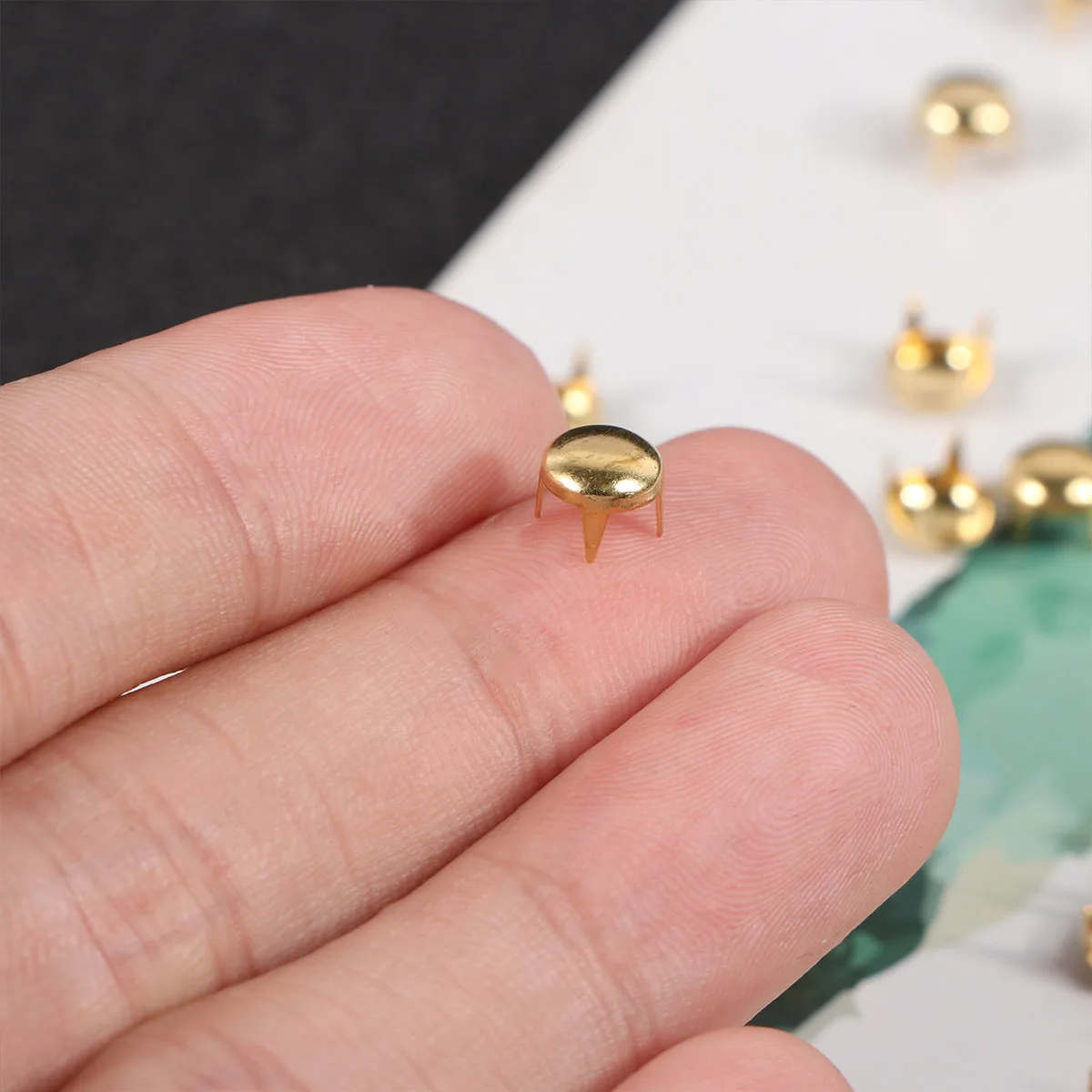 

100pcs Metal Rivets Round Mushroom Head Studs for DIY Punk Shoes Clothes Accessories Decorative Buttons Fashion Rivets