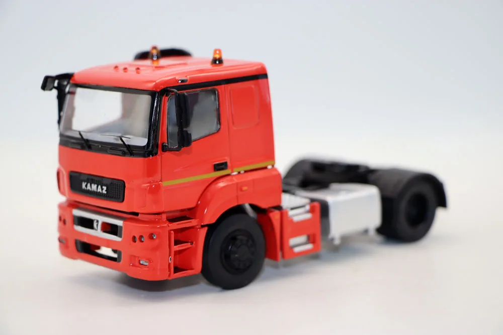 Neues KAMAZ-Traktor-Spielzeug aus SSM im Maßstab 1:43 der UdSSR Turck aus Druckgusslegierung, Silmutaion-Modell von Autohistory zur Sammlung