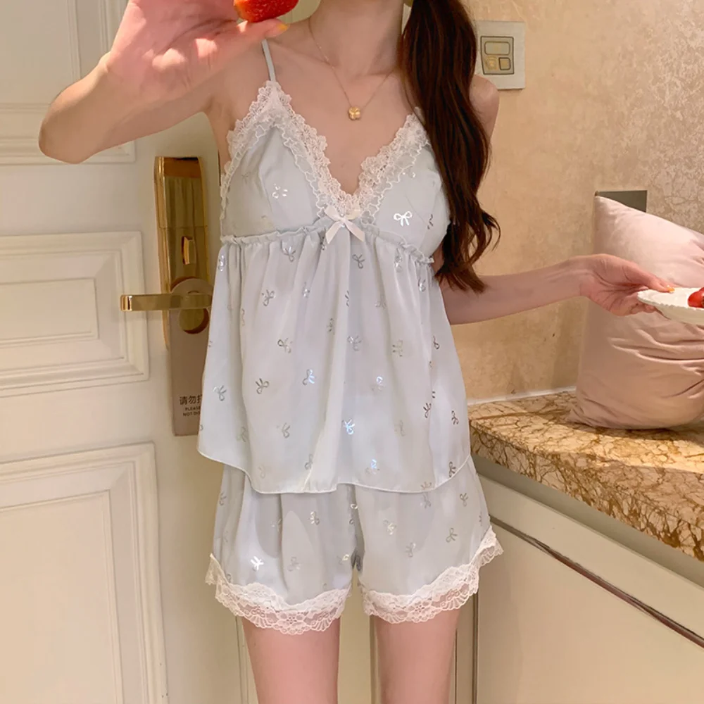 

1PCS 2025 summer women's ice silk suspender pajamas loungewear sexy lace with chest pad can be worn outside two-piece set.