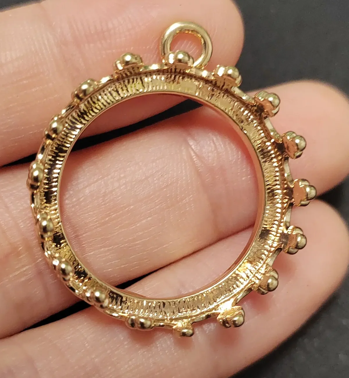 20pcs DIY Pendant Settings fits 25mm Circle Stone Cameo Cabochons Bases Brass Casted Open Back Pendant Quality Crown Bezel