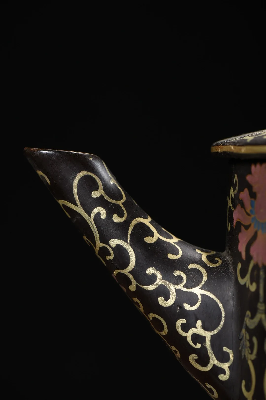 Old Wood Lacquerware Outline in gold CBlue Lotus Lotus pattern kettle teapot Amass wealth Ornaments