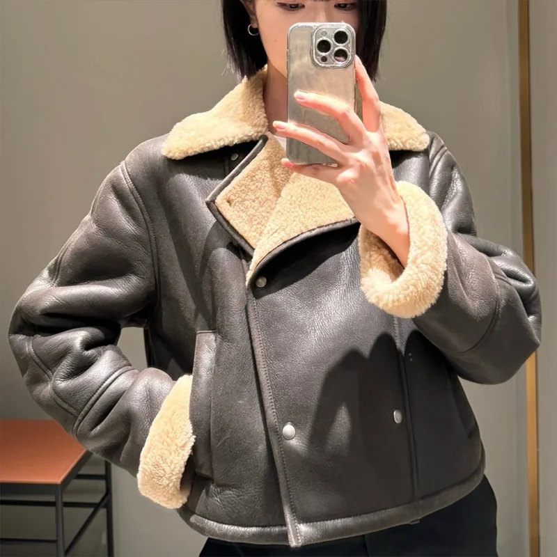 Cappotto in pelle monopezzo in pelliccia da donna di alta qualità con bottoni doppiopetto e colletto piatto per capispalla invernale 251206154