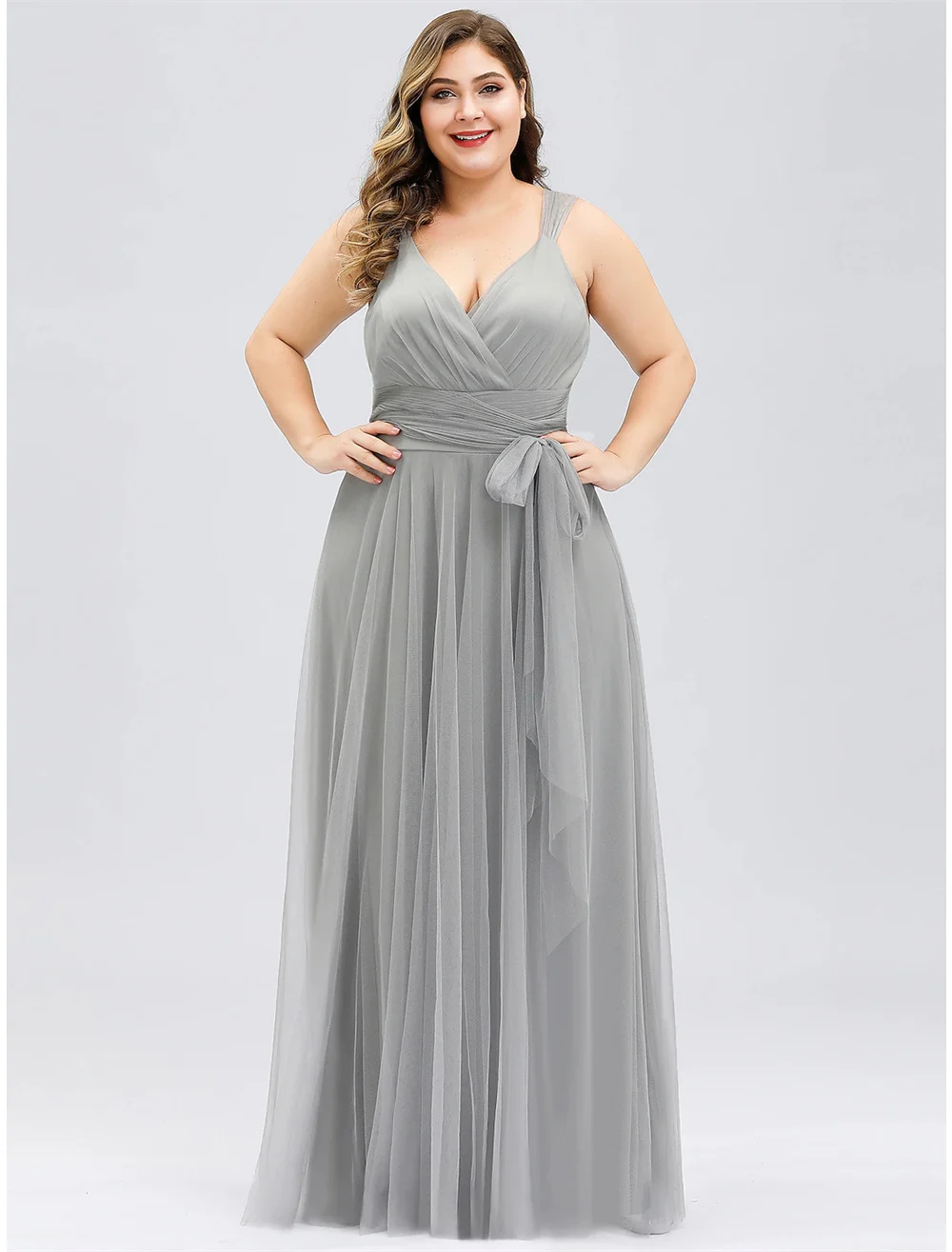 A-lijn Bruidsmeisje Dress V-hals Mouwloze Plus Size Floor Lengte Tulle Met Boog (S) ruching Bandage 2022 Open Back