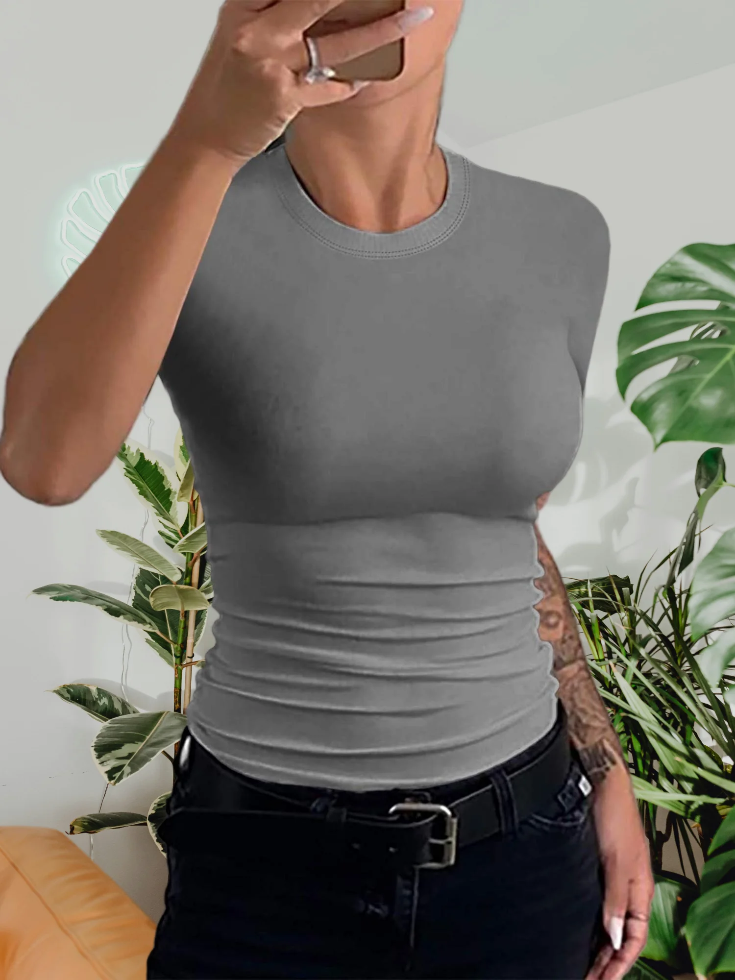 เสื้อยืดคอกลมแขนสั้นผู้หญิง - ทรงเข้ารูป สีพื้น เสื้อลำลองสำหรับฤดูร้อน