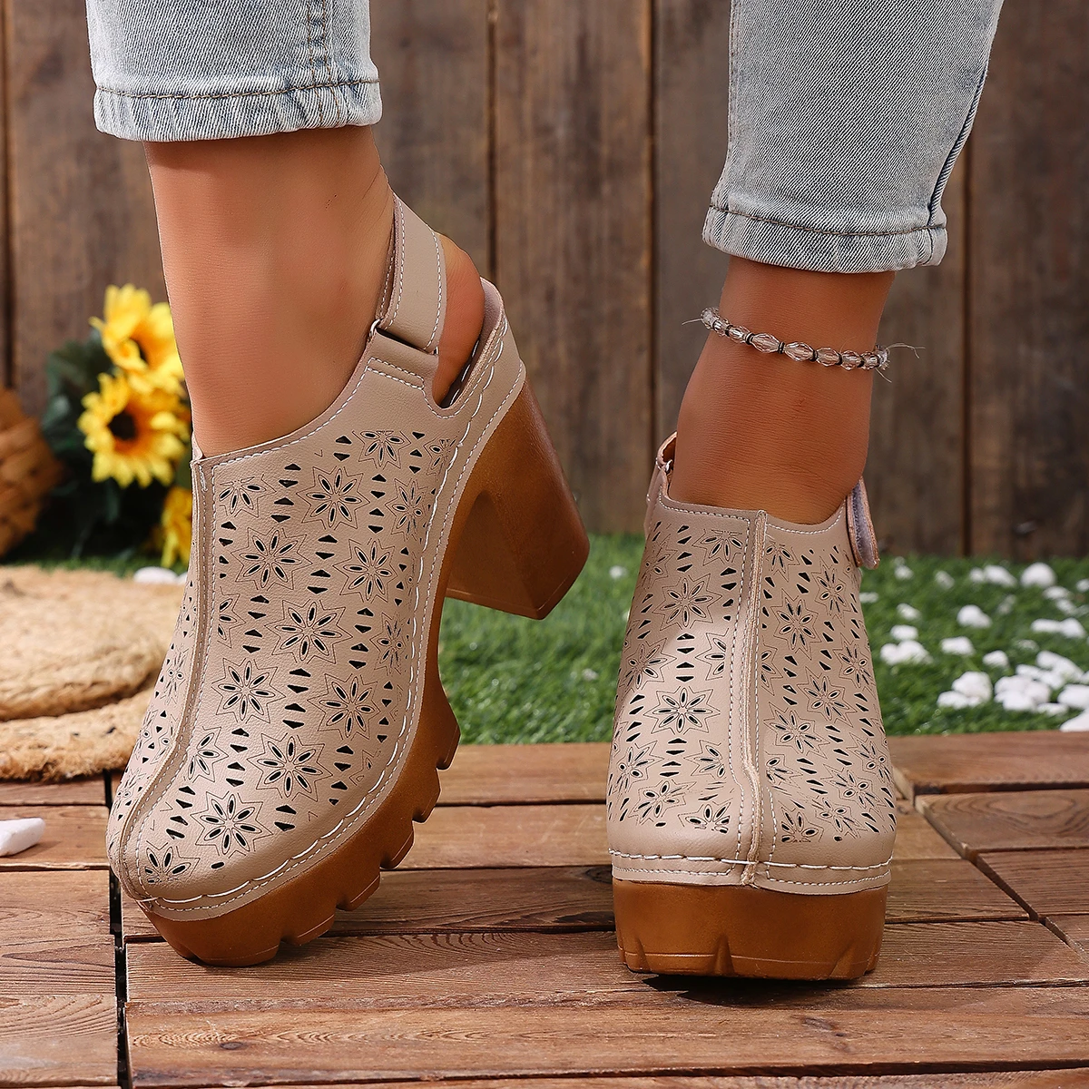 

Large Size Women's Thick Heel Sandals Summer New Roman Style Polyurethane Leather Hollow Breathable Toe-cap Sandal for Woman