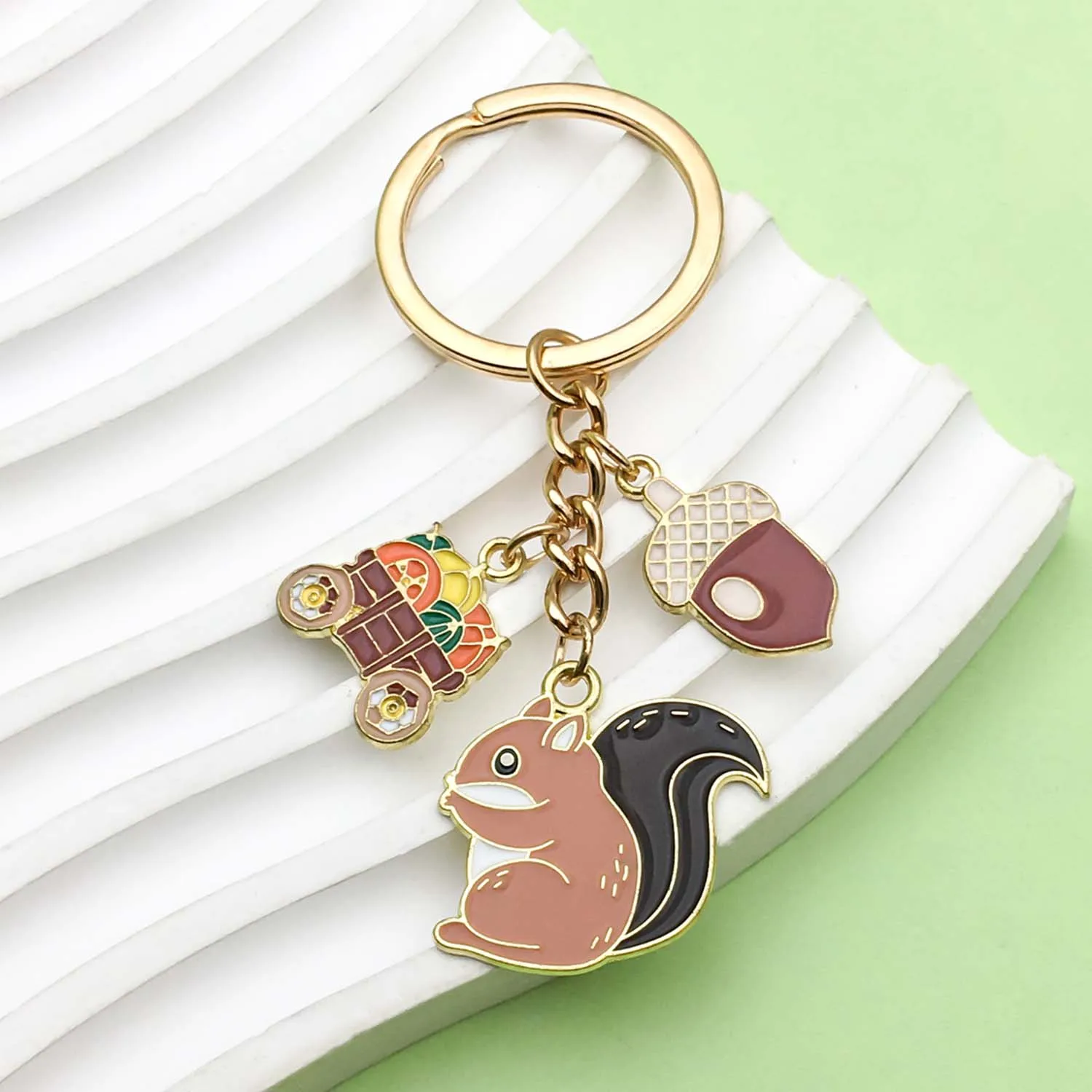

1pc Cartoon Cute Squirrel Pine Cone Design Keychain, Alloy Animal Key Ring, For Car Keys, Backpacks, Wallets
