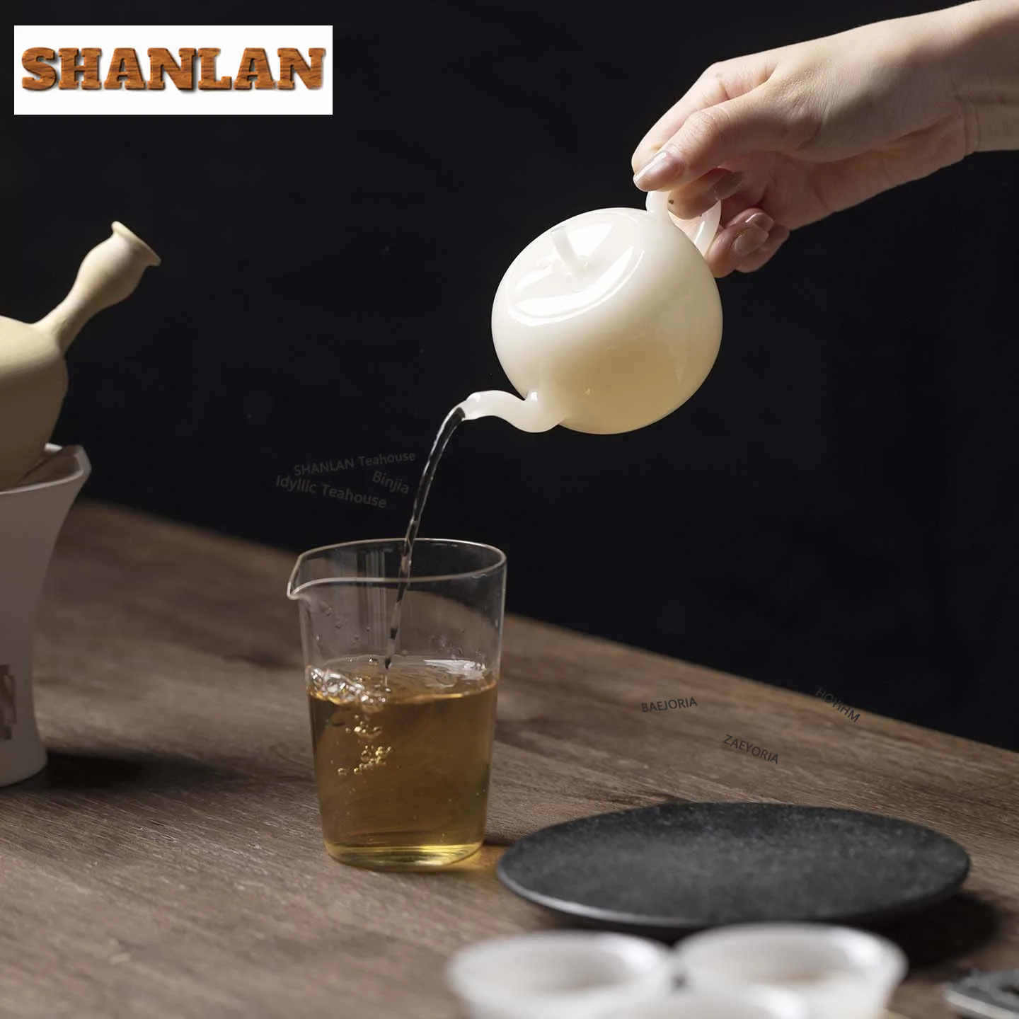 HOYIHM 100ml Ice-type Jade Porcelain Apple Teapot Antique Tea Infuser Pot Tea Making Kettle With Strainer Drinkware Decoration
