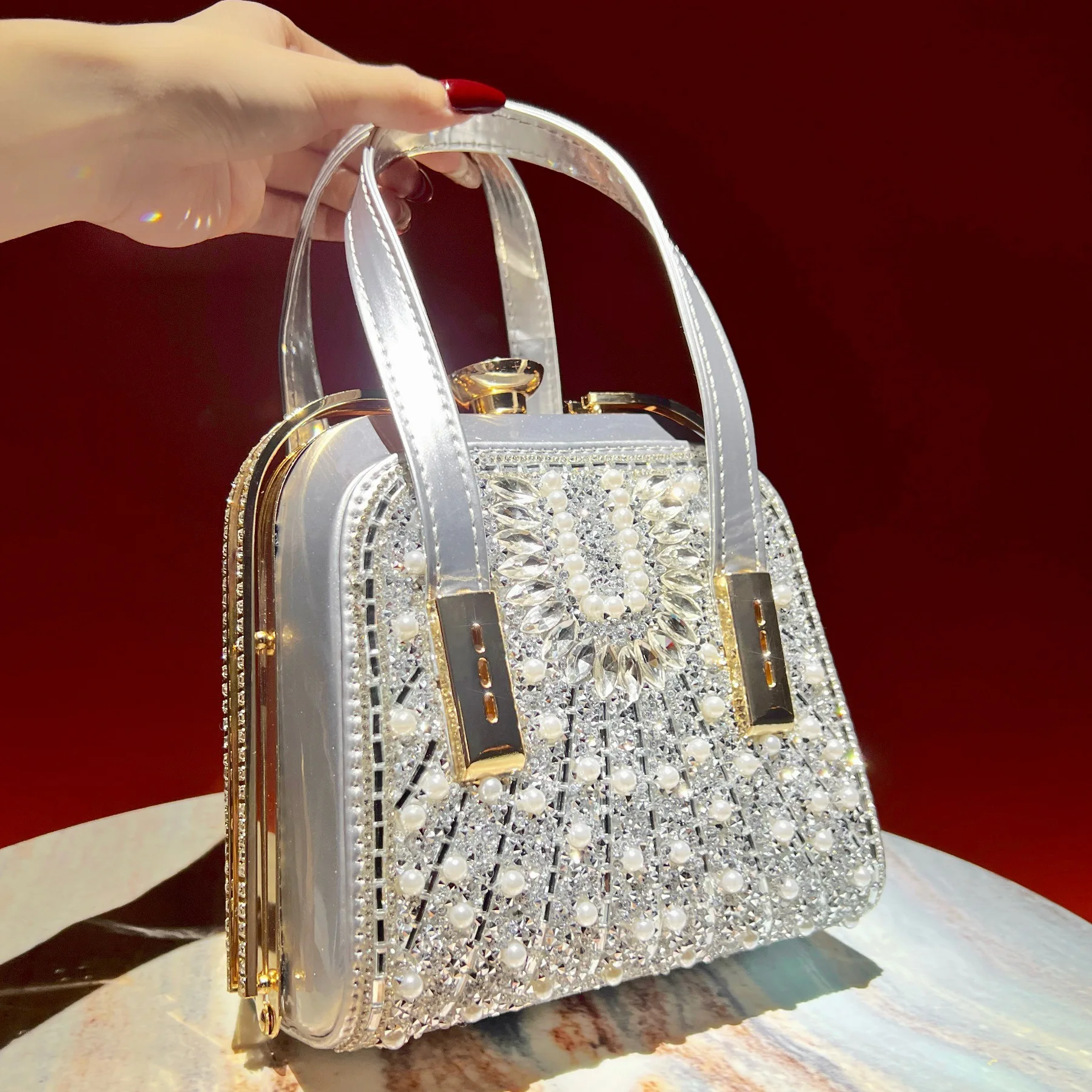 Dinner women's large-capacity messenger  exquisite light luxury diamond-encrusted handbag fashionable and high-end women's