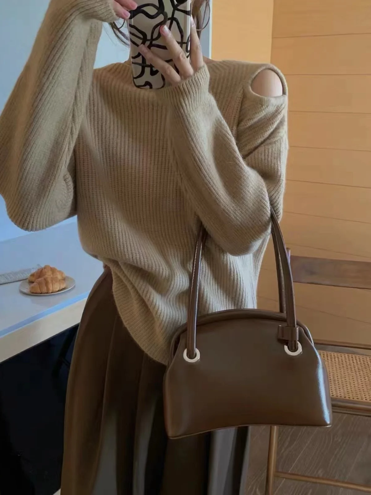 Thiened round Ne Knitted Sweater oulder Exposure Design Sweet Sle Women's Faionable Soft Feel Pullover Autumn Top