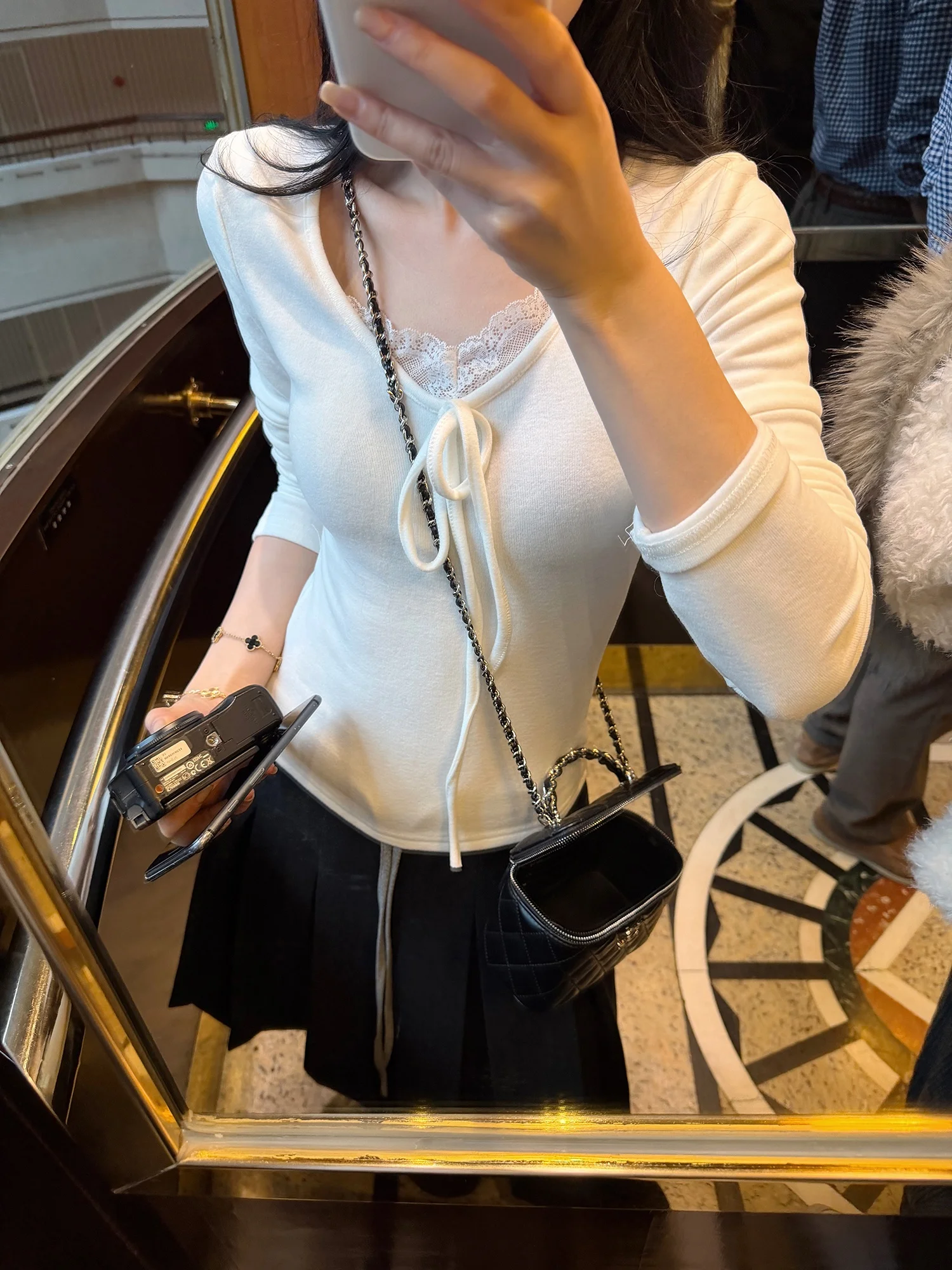 

Babu Studio Women's Slim Fit V-Ne Lace Patchwork Base irt Autumn Winter New Sle Inner Wear Top Faionable Knitted Sweater