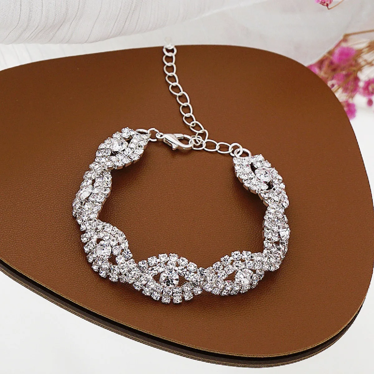 4-piece Women\'s Claw Chain Series Eye Necklace with Earrings Bracelet Set Banquet Party Accessories