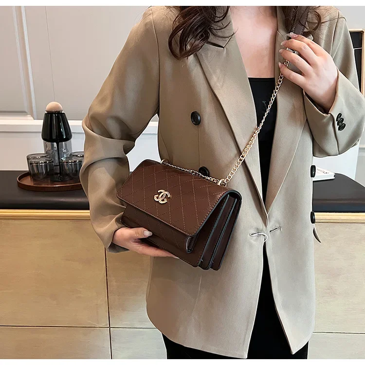 

2025 Trendy Women's Chain Crossbody Bag - Stylish Shoulder Messenger Purse for Work Travel Fashion Accessory