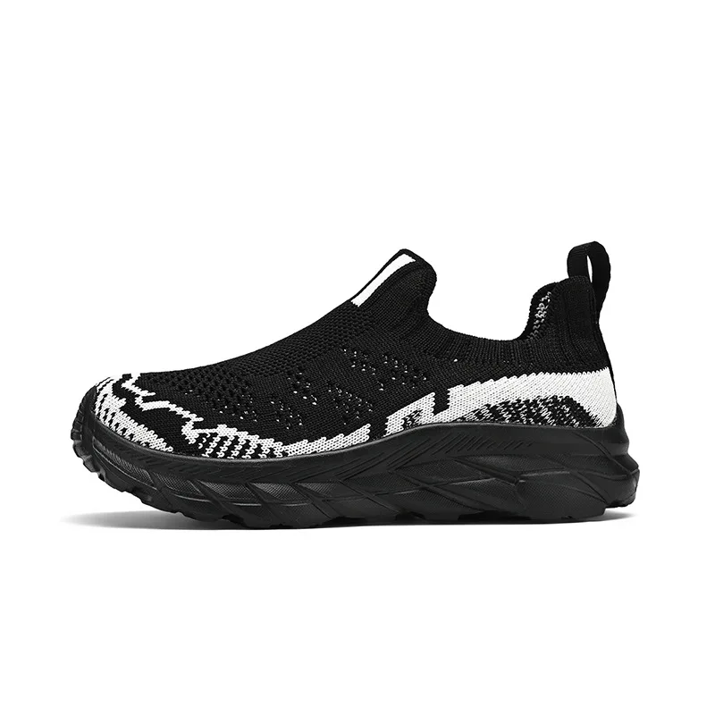 Children's Sports Shoes Spring and Summer New Mesh Breathable Fly-knit Shoes for Boys and Girls, Versatile Running Shoes