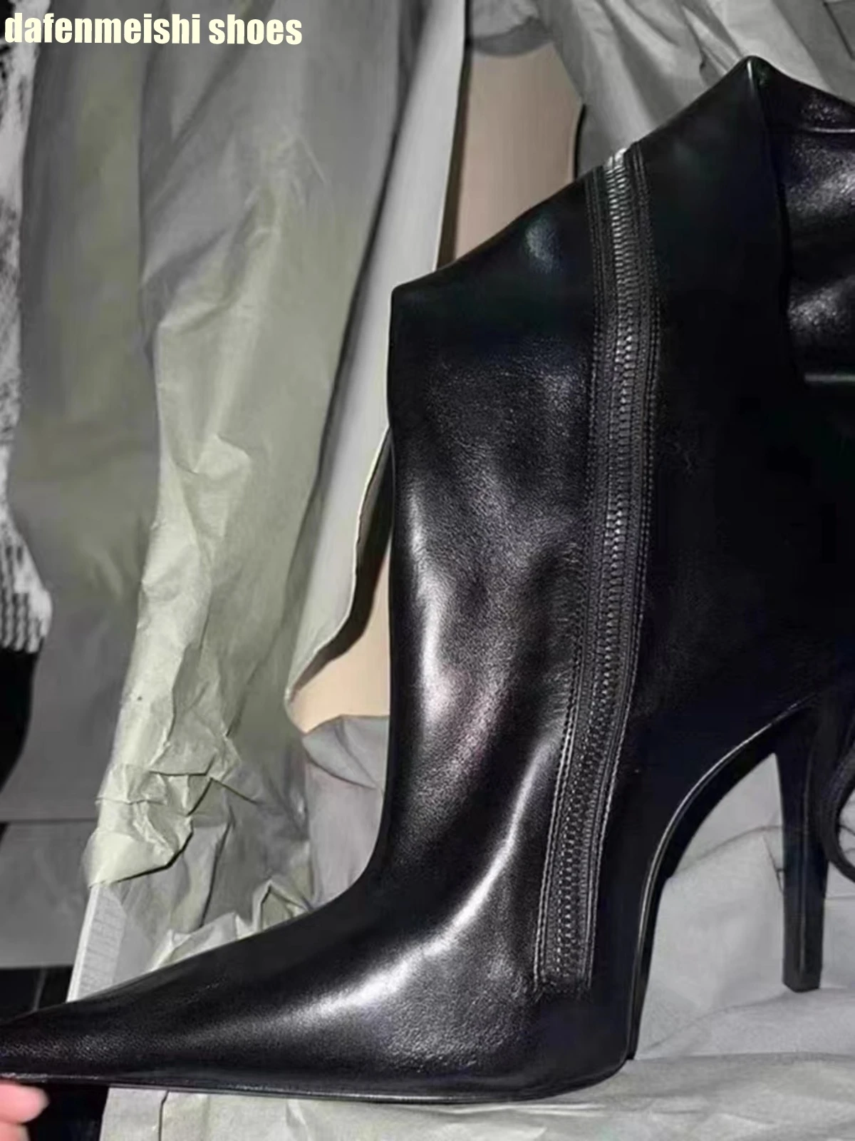 Zwarte Laarzen Met Hoge Hakken Voor Vrouwen 2023 Herfst Winter Nieuwe Stijl Puntschoen Hoge Laarzen Stiletto Zijrits Motorlaarzen