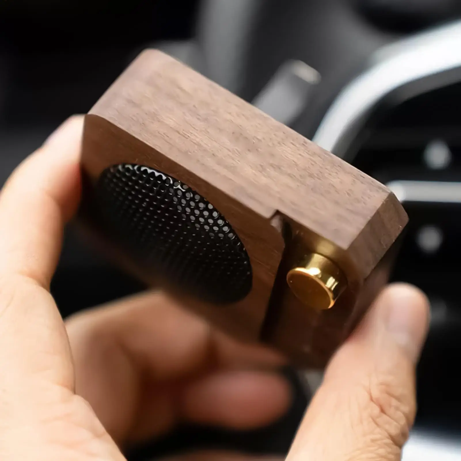 

Small Speaker Ar Freshener Long Lasting Fragrance Decoration Wood Speaker Air Outlet Fan Creative Auto Perfume Interior Diffuser