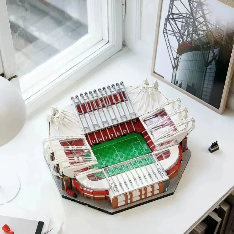 

3898pcs Theatre Of Dreams Old Trafford Stadium Red Army Red Devils Manchester United Football Field Stadium Model Toy Gift