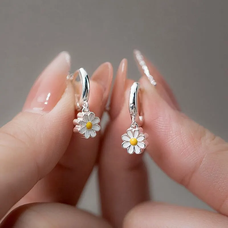 Sweet Daisy Flower Hoop Earrings For Women 2023 New Fashion Round Earrings For Wedding Party Korean Temperament Ear Jewelry