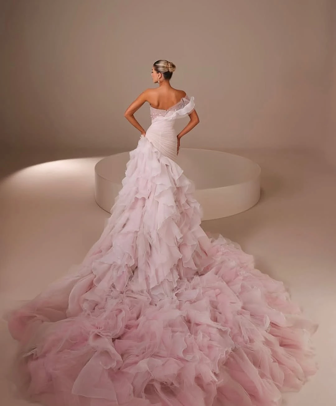 럭셔리 머메이드 이브닝 드레스 원숄더 사이드 슬릿 백리스 프롬 파티 가운 맞춤형 스윕 트레인 로브 사진 촬영용