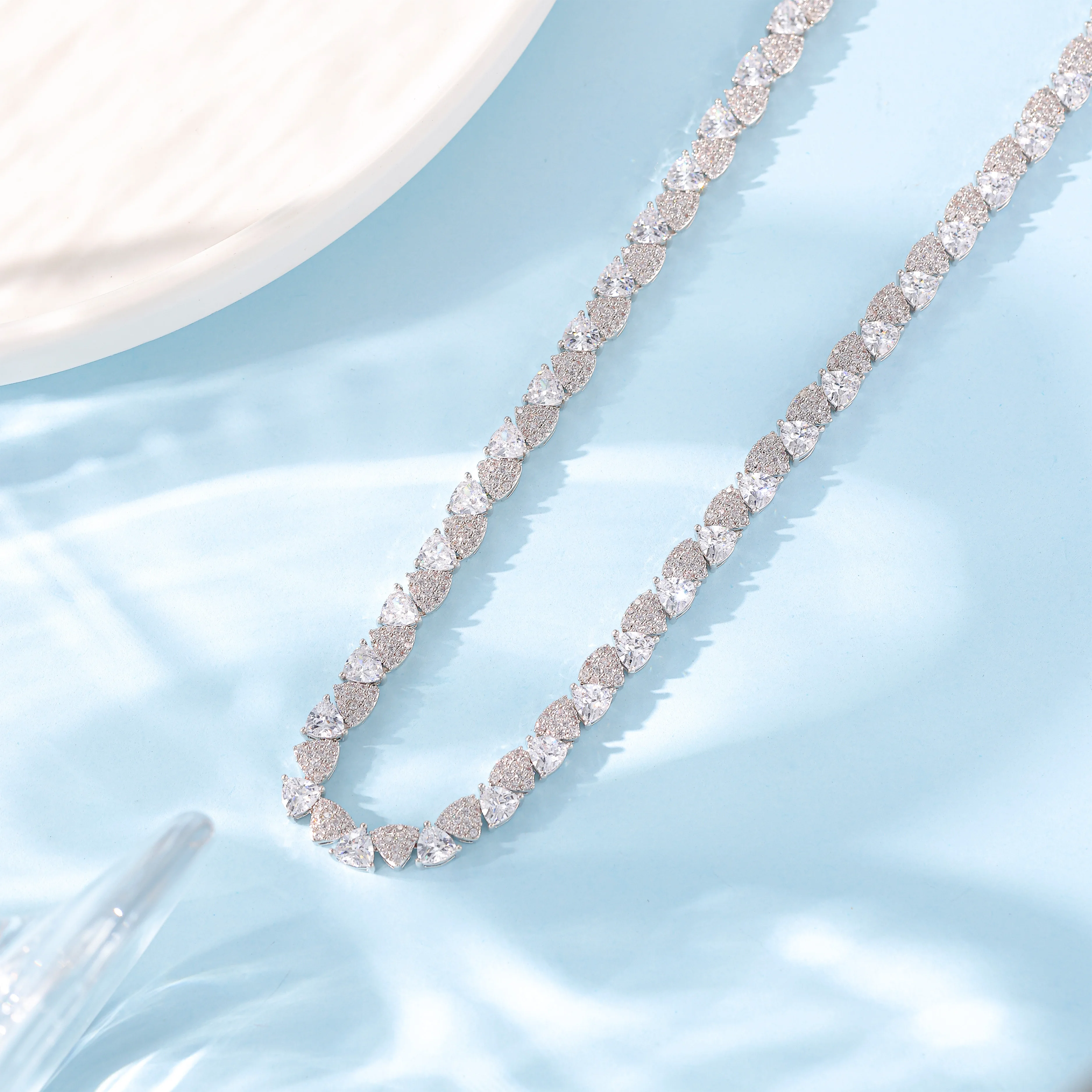 

Beautiful Necklace for Women and Girls,Luxury Neclace Delicate Gift For Friend Shinning High-quality Zircon wiht 18K White Gold