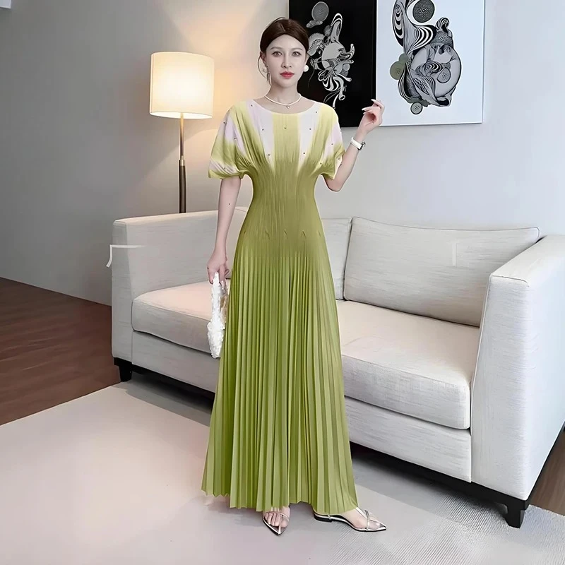 

Miyake 2025 Summer Fashionable Colour Collision Gradient Pleated Dress High Waist Wrinkled Elegant Elastic Slim Women's Dresses