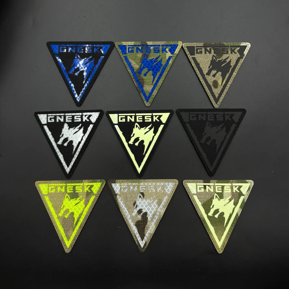 

Светоотражающая, светящаяся в темноте лазерная наклейка с узором в виде волка, гравировка с персонализированным креативным дизайном, нагрудный нашивной значок, эффект ночного свечения, с креплением на липучке, подходит для сумок, рюкзаков, жилетов и одежд