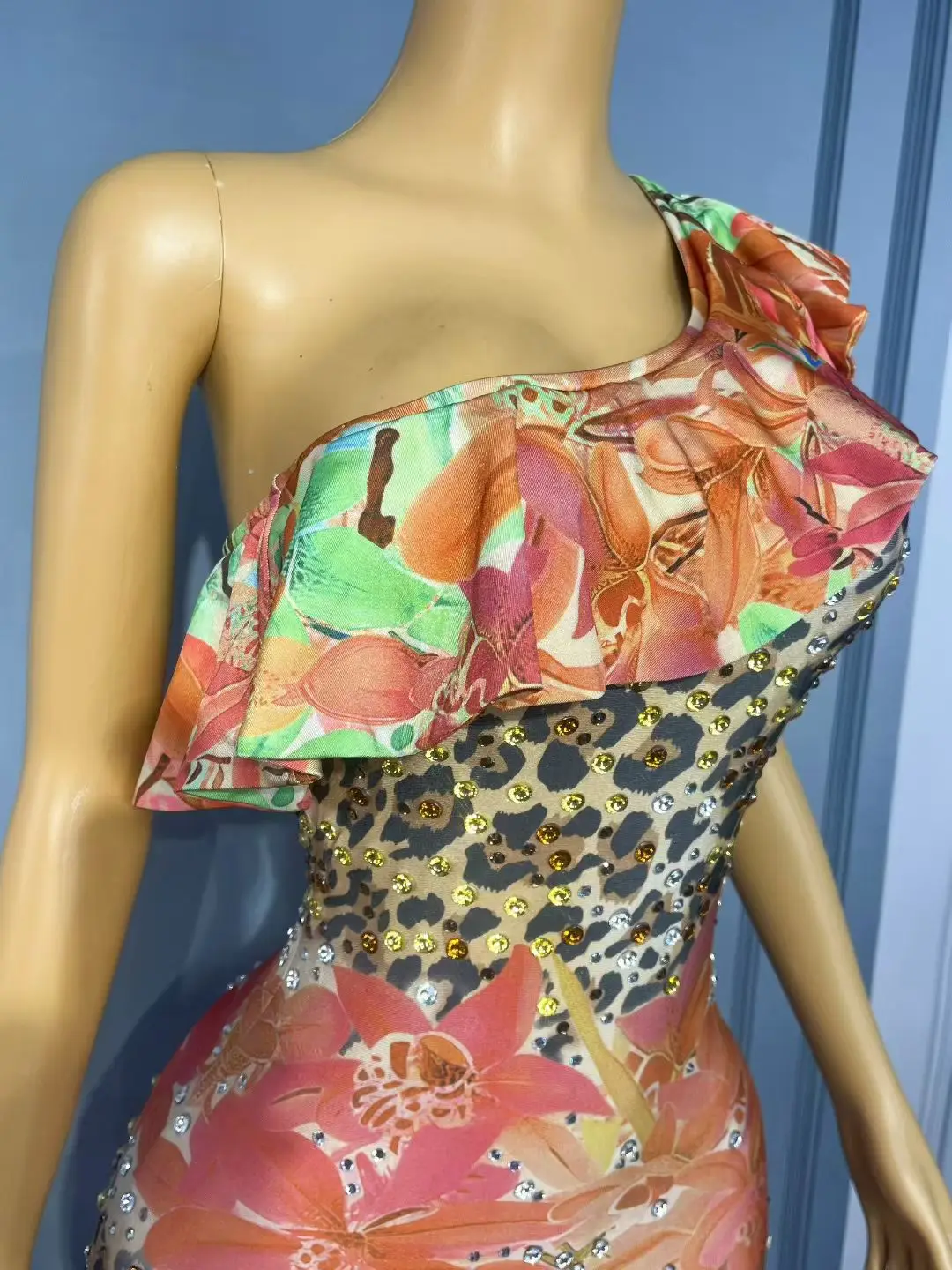 Sukienka koktajlowa w panterkę z falbanami, odkryte ramiona, bandażowa, elegancka, damska, na urodziny, wesele, modny strój, Heyebao