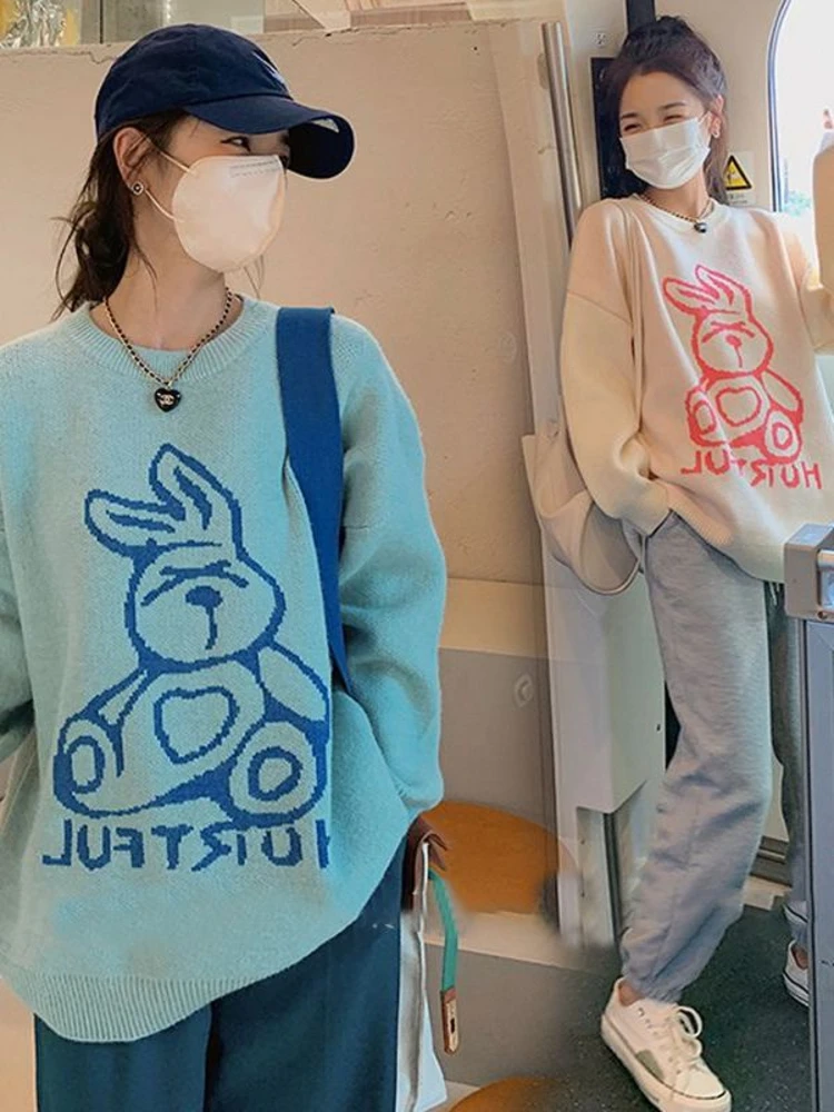

2025 New Bear Print Long Sve Knitted Base irt Loose Casual Sle Faionable Winter Sweater for Young Women