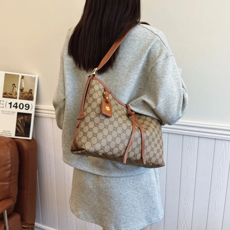 

Luxury Designer Diaper Bag For Ladies Elegant Leather Tote Large Capacity Stylish Crossbody Messenger Bag Trendy