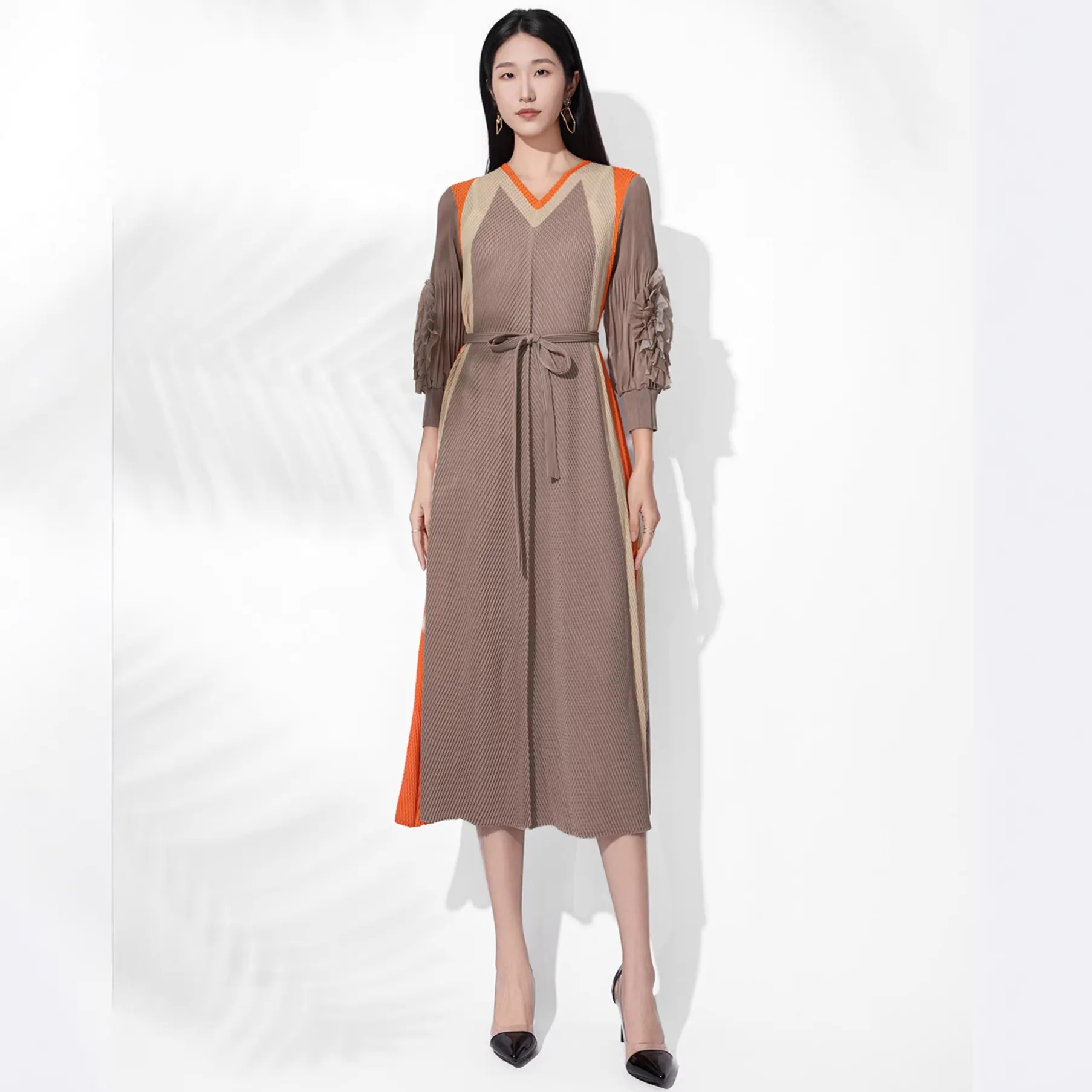 

Miyake Elegant Fish Scale Pleated Dress Women's V Neck Color Blocked Floral Long Sleeved Dresses 2026 Spring New Tide 17S3439