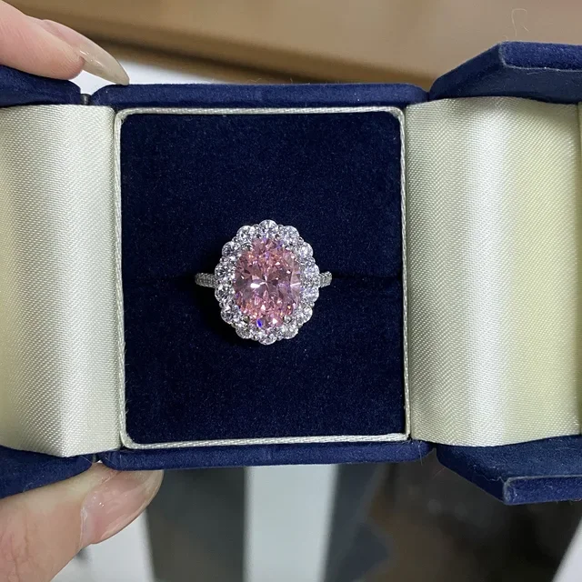 

Роскошное женское кольцо из цельной платины из белого золота PT950 — потрясающий бриллиант голубиного яйца!