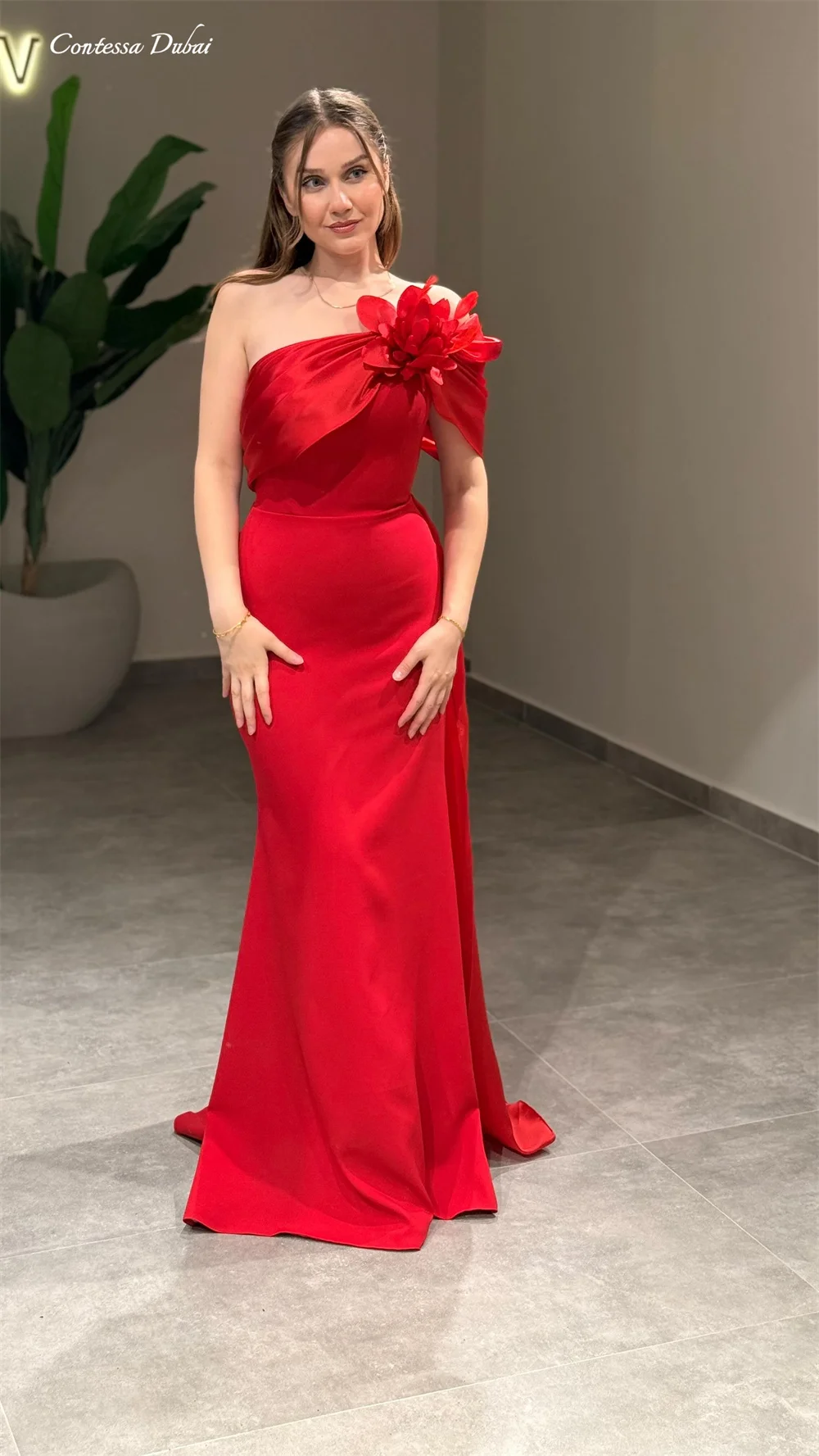 コンテッサ カスタム イブニングドレス プロムドレス パーティードレス フォーマルガウン ワンショルダー レッド サテン シース フロアレングス 3Dフラワー エレガント