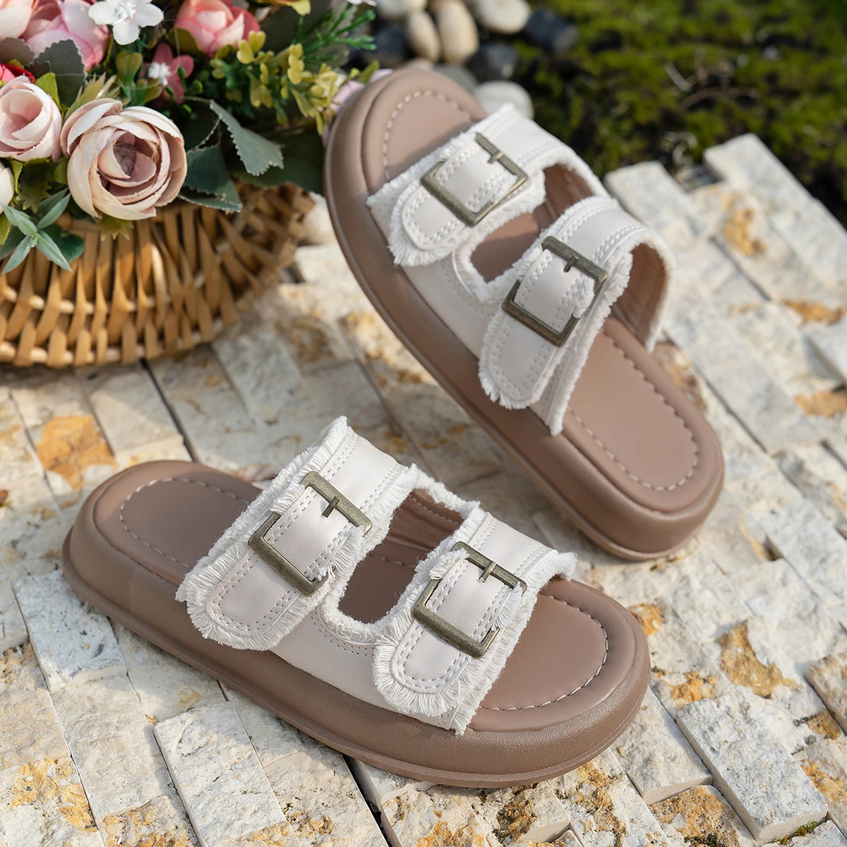 

Little Girls Leather Slippers with Buckle 2026 New Summer Kids Platform Beach Sandals Non-slip Simple Comfort Outdoor Pool Shoes