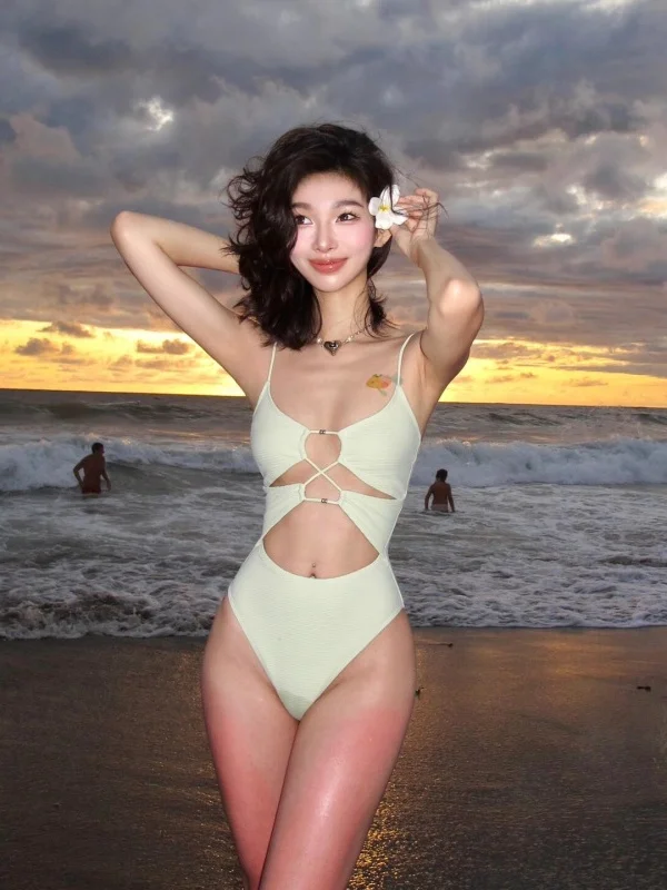 

Korean Holiday Sle Sexy Tie-Detail Spicy Girl Bikini Swimsuit Women's Small Chest Hot Spring Soaking Ins Girl Meat Covering