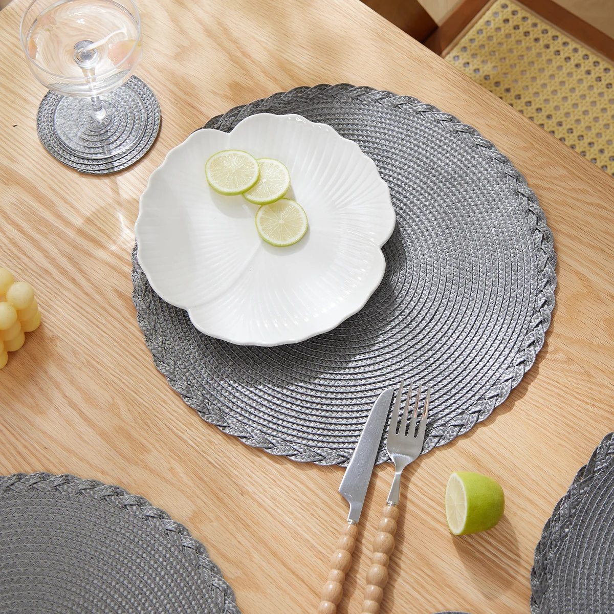 مجموعة من 12 مفارش مستديرة مضفرة 32 سنتيمتر مفارش طاولة لطاولات الطعام عيد الميلاد الهالوين المنسوجة قابل للغسل عدم الانزلاق مكان الحصير