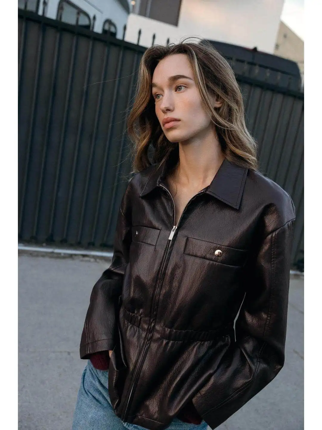 

Весенняя новинка: женская функциональная куртка в американском ретро-стиле из искусственной кожи с эластичным поясом и откидным воротником, длинный рукав