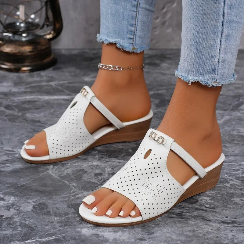 Summer Women's Shoes 2024 High Quality Open Toe Solid Color Women's Slippers Fashion Wedge Large Size Beach Women's Slippers