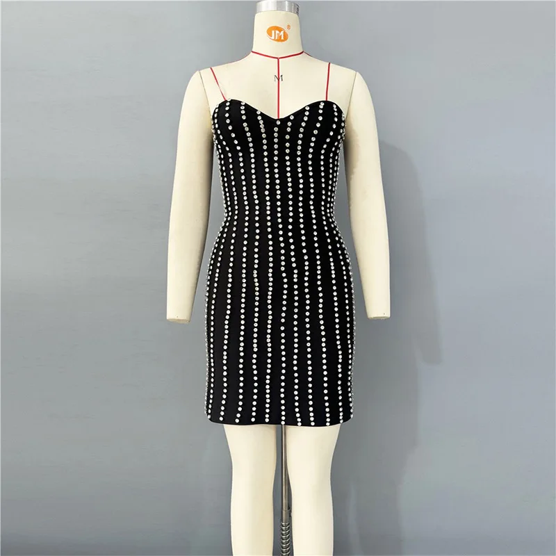 Mini abito da fasciatura per feste con perline di diamanti di lusso alla moda 2025 Abiti da cocktail party per celebrità aderenti con spalline sexy nere estive