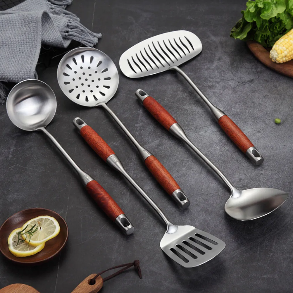 Sturdy Stainless Steel Long Handle Spoon No Deformation Easy to Operate Heat Resistant Kitchen Utensil for Daily Use