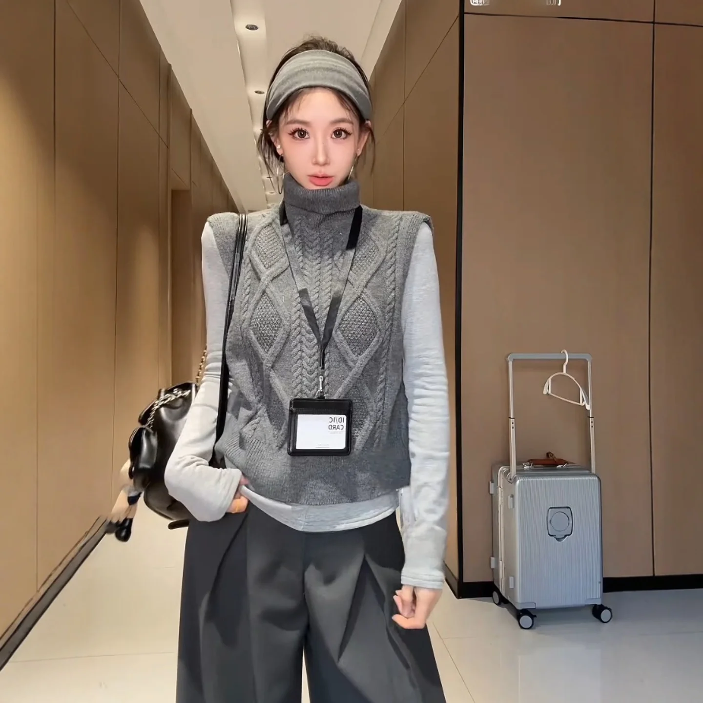 

ay High Collar Twist Knitted Vest Women's Autumn Winter Layering Front Ba Two-Way Svel Soft Faionable Top